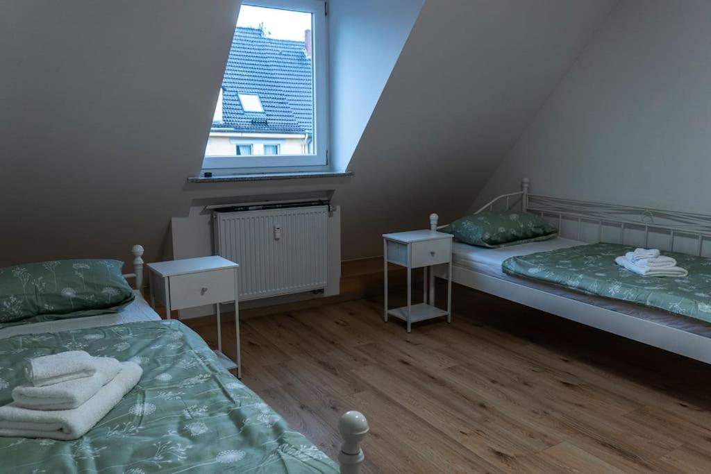 Moderne Ferienwohnung In Gelsenkirchen-Schalke Fuer 1 Bis 7 Personen Mit Terrasse, Ideal Fuer Gruppen & Stadionbesuche Exterior photo