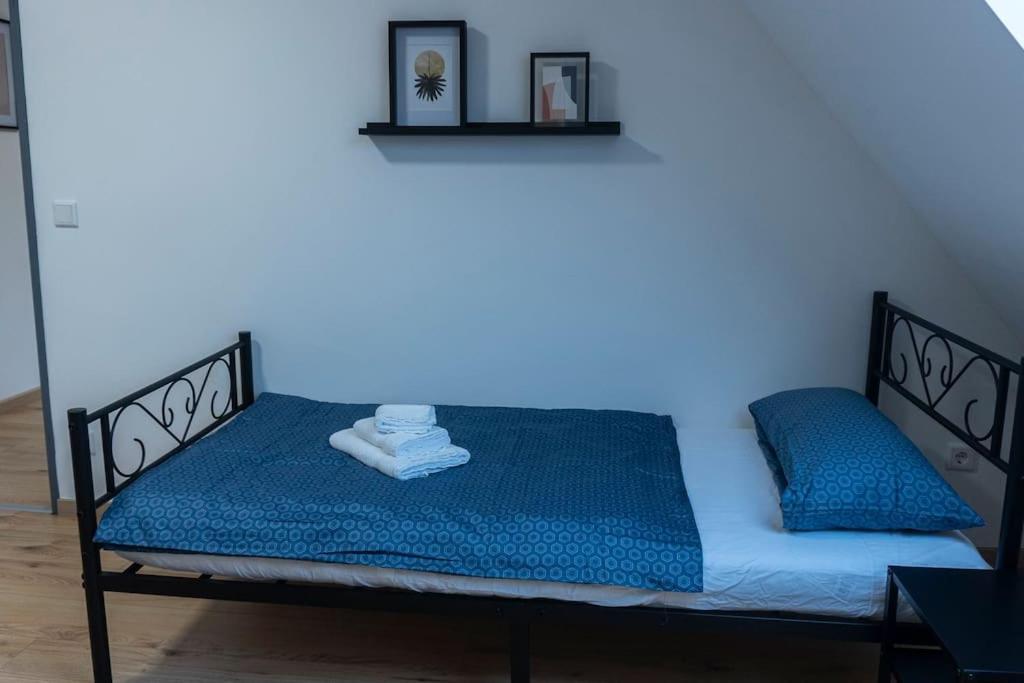 Moderne Ferienwohnung In Gelsenkirchen-Schalke Fuer 1 Bis 7 Personen Mit Terrasse, Ideal Fuer Gruppen & Stadionbesuche Exterior photo