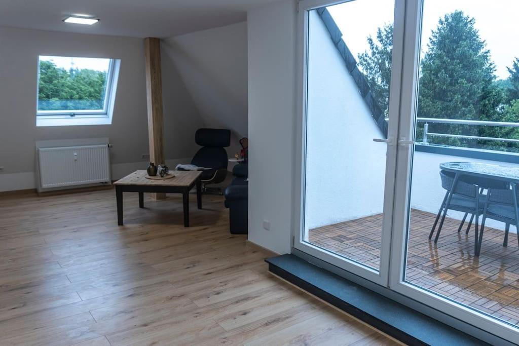 Moderne Ferienwohnung In Gelsenkirchen-Schalke Fuer 1 Bis 7 Personen Mit Terrasse, Ideal Fuer Gruppen & Stadionbesuche Exterior photo